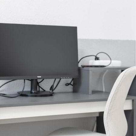 Tolles Design, Hochwertig, Vollausstattung, 3 Zimmer, Grosses Bad & Gaeste-Wc, Grosse Kueche, 3 X Smart Tv, 11 Min Zum Hbf Duisburg Eksteriør bilde