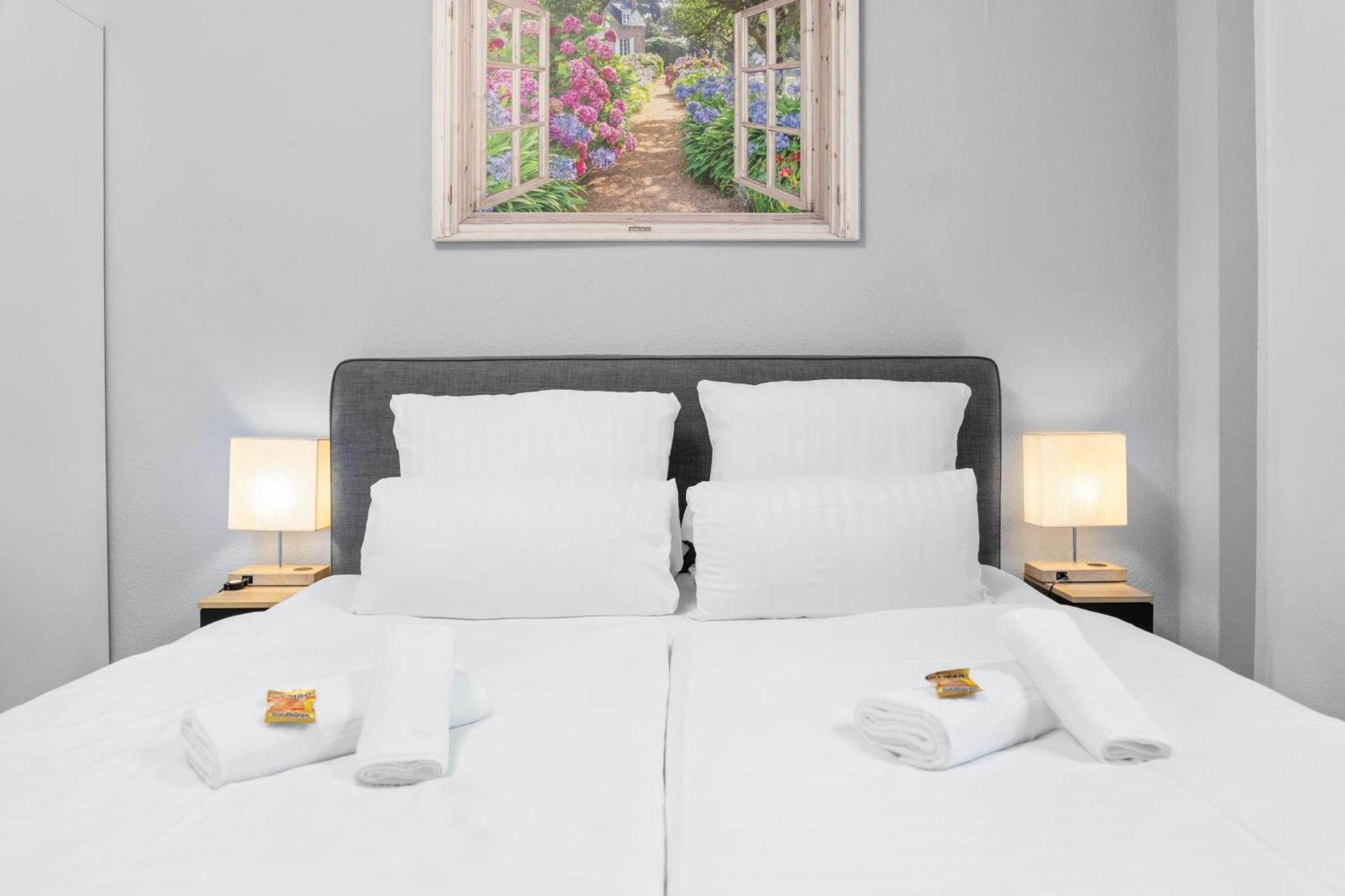 Tolles Design, Hochwertig, Vollausstattung, 3 Zimmer, Grosses Bad & Gaeste-Wc, Grosse Kueche, 3 X Smart Tv, 11 Min Zum Hbf Duisburg Eksteriør bilde