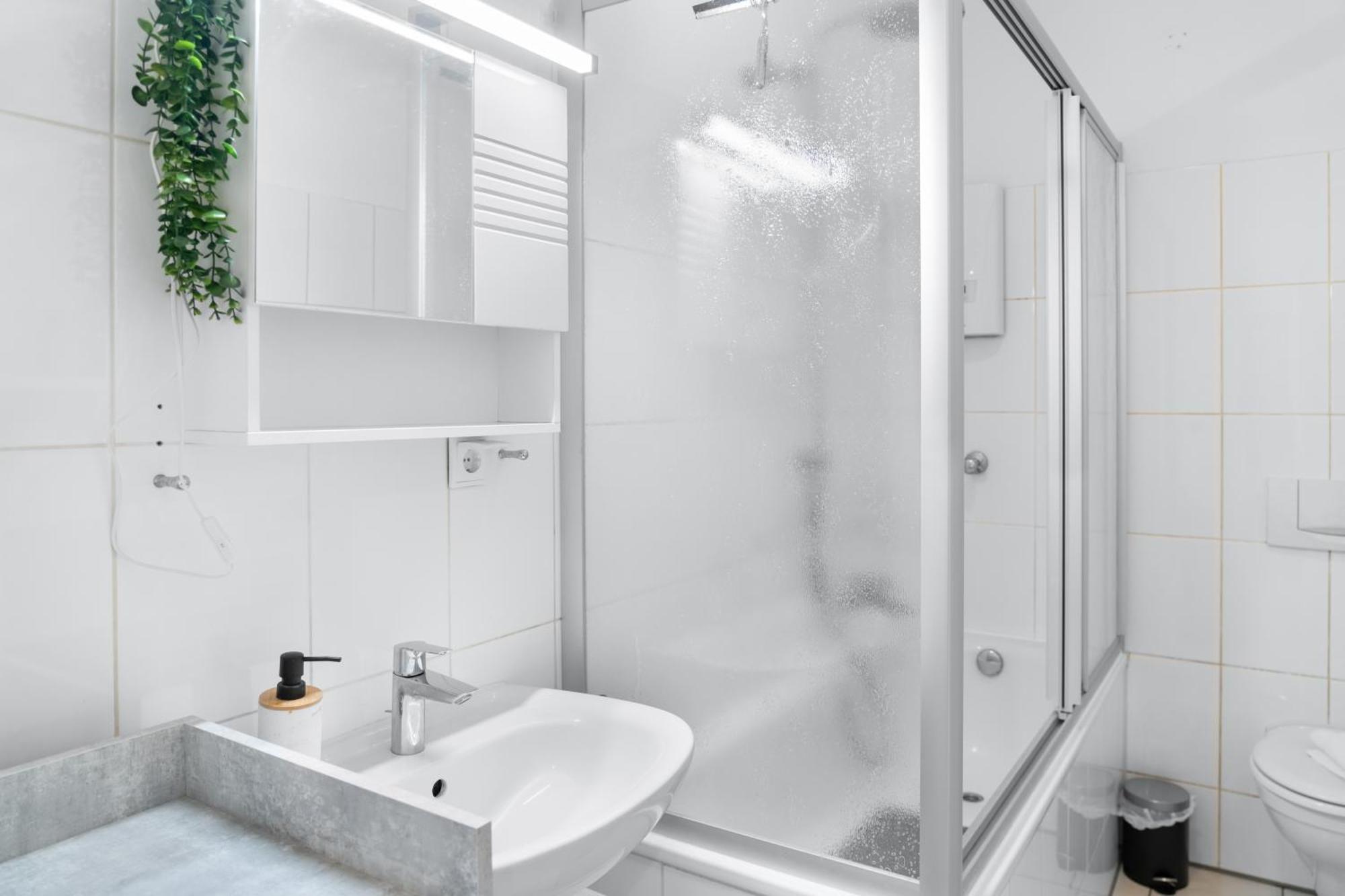 Tolles Design, Hochwertig, Vollausstattung, 3 Zimmer, Grosses Bad & Gaeste-Wc, Grosse Kueche, 3 X Smart Tv, 11 Min Zum Hbf Duisburg Eksteriør bilde